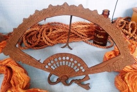 Antiguo abanico, marco, soporte fabricado en bronce. Preciosa pieza
