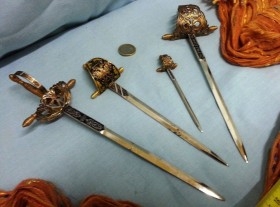 Colección de 4 espadas abre-cartas toledanas