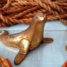 Enorme abrebotellas de bronce (foca)