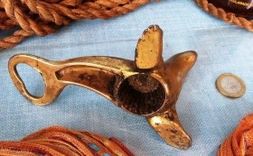 Enorme abrebotellas de bronce (foca)