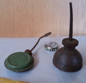 Aceiteras de máquinas de coser. Pareja.