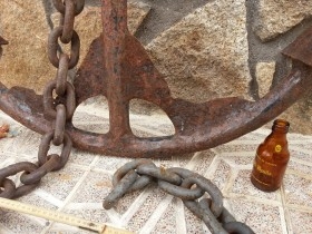 Ancla gigante. Centenaria. Cadena incluida. Impresionante. Antique anchor