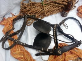 Anteojeras viejas para caballería. Correas de cuero. Origen alemán.