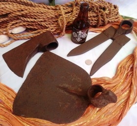 Aperos del campo (tres herramientas diferentes). Viejas herramientas.