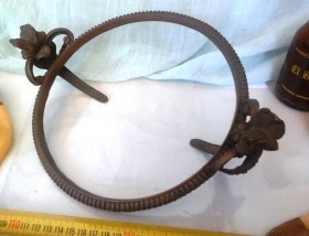 Viejo aro de bronce para gran jarrón. Para reutilizar.