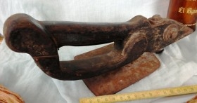Azuela antigua  de ebanista carpintero. Azuela old carpenter