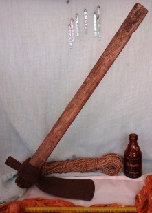 Azuela antigua  de ebanista carpintero. Azuela old carpenter