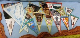 Viejos banderines coleccionados de España (12 banderines)