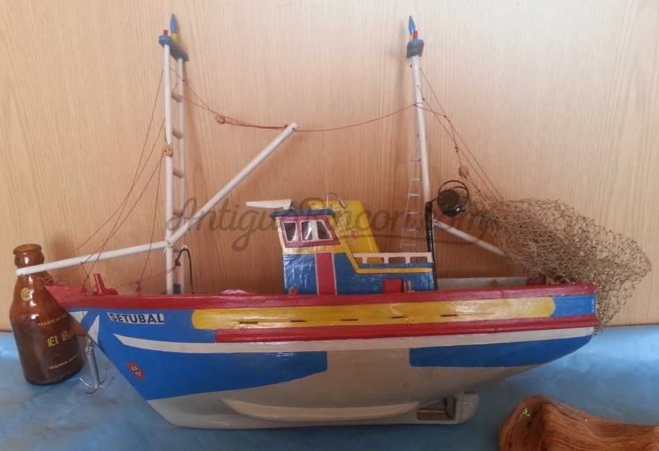 Barco pesquero. Maqueta artesanal. Años 70