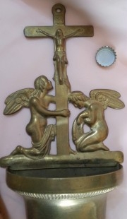 Benditera con crucifijo. Todo en bronce. Años 60-70. Maravillosa pieza.