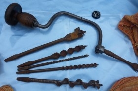 Taladro berbiquí + juego 6 brocas. Antigua herramienta ebanista.