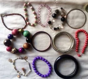 Bisutería vintage. PULSERAS. 12 unidades. Muy bonitas