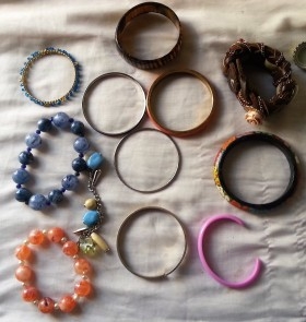 Bisutería vintage. Más de 20 piezas. Pulseras