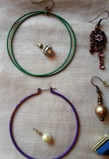 Pendientes sin pareja. Lote de bisutería desparejado.