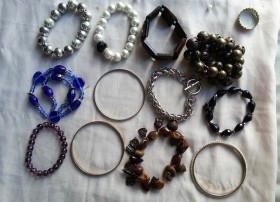 Pulseras. Colección de 12 unidades. Muy bonitas