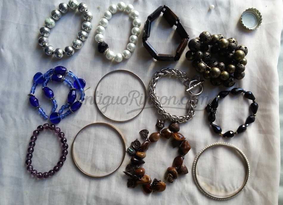 Pulseras. Colección de 12 unidades. Muy bonitas