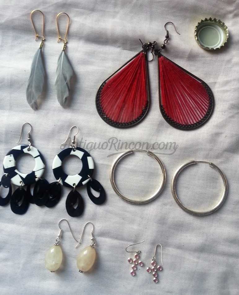 Pendientes. 6 pares diferentes. Buen estado general.