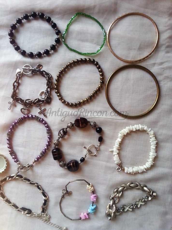 Pulseras. 12 unidades diferentes. Muy bonitas