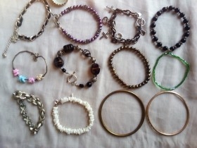 Pulseras. 12 unidades diferentes. Muy bonitas