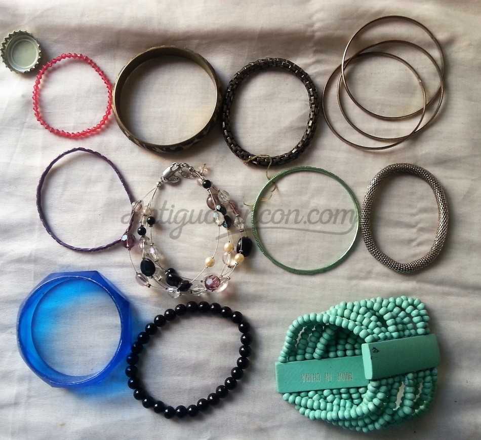 Pulseras. Bisutería vintage. Lote de 12 unidades