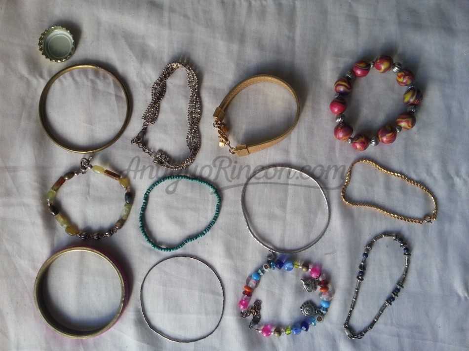 Bisutería vintage. 12 pulseras. Muy bonitas.