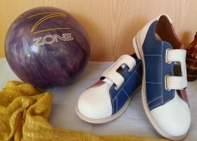 Conjunto bolera. Gran bola nueva y zapatos de bolera. Precioso conjunto vintage.