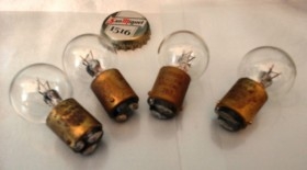 Cuatro viejísimas bombillas de 6 v. Marca Wagner (6 v - 18/4 w) Argon 763