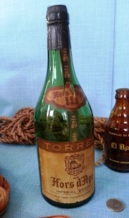 Vieja botella vacía de brandy "Hors d´Age" colección