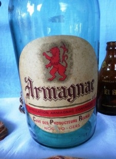 Vieja botella vacía de Armagnac . De colección. Enorme tamaño.