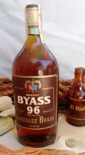 Brandy Byass 96, Vieja botella llena. Timbre de 4 pesetas.