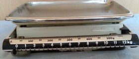 Báscula cocina de los años 70. Old kitchen scales