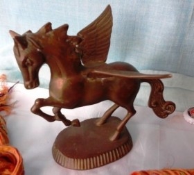 Caballo alado de bronce antiguo. Pegasus. Buena pieza.