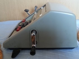 Vieja calculadora. Marca Facit. Old calculator. No funciona