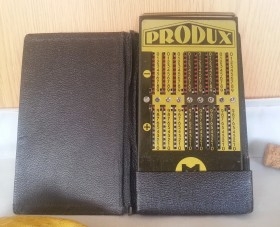 Calculadora. Marca Produx. Años 40. Antigua.