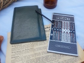 Calculadora manual. Marca Produx. Años 40. Antigua.