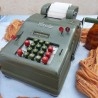 Antigua calculadora manual. Marca Precisa m-2 del año 1954. Old calculator
