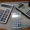 Calculadoras marca SHARP. 3 unidades.. NO funcionan. Para piezas o decoración.