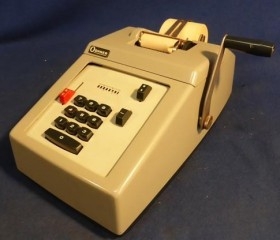 Calculadora. Marca Odhner. Año 64. Antigua.