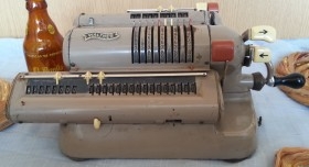 Calculadora antigua. Marca Walther. Años 50. Old calculator