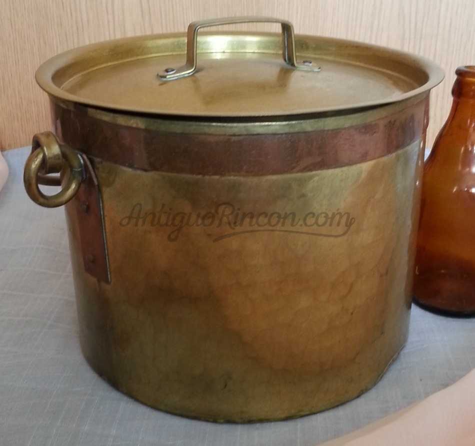 Caldero vintage. Olla en cobre.