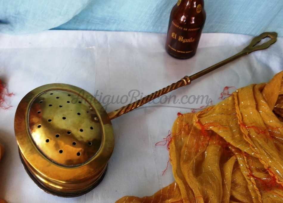 Antiguo calienta-camas. Bronce y cobre. Old warming pans. Brass and copper