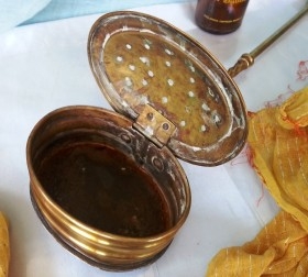 Antiguo calienta-camas. Bronce y cobre. Old warming pans. Brass and copper