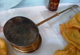 Antiguo calienta-camas. Bronce y cobre. Old warming pans. Brass and copper