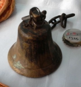 Campanilla de bronce. Antigua. Pequeño y precioso tamaño