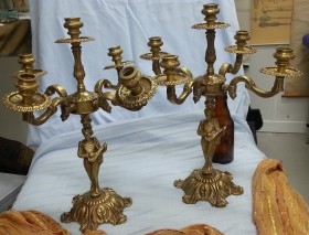 Candelabros en bronce. Pareja. Cinco brazos