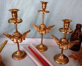 Precioso conjunto de 3 candelabros, veleros en bronce. Angelicales