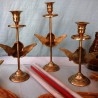 Precioso conjunto de 3 candelabros, veleros en bronce. Angelicales