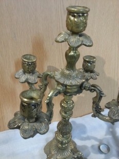 Candelabro antiguo. En bronce. Años 70. Grande para 5 velas.