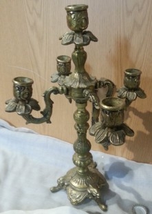 Candelabro antiguo. En bronce. Años 70. Grande para 5 velas.