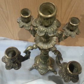 Candelabro antiguo. En bronce. Años 70. Grande para 5 velas.